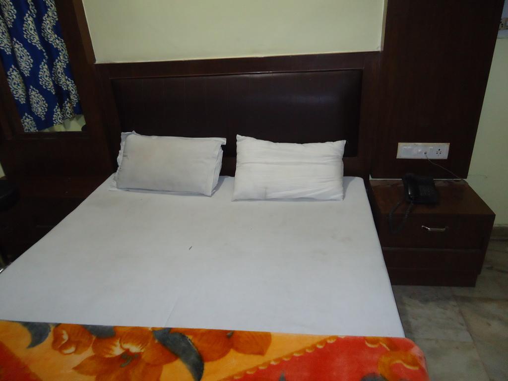 Hotel Sahara International Deluxe Neu-Delhi Zimmer foto
